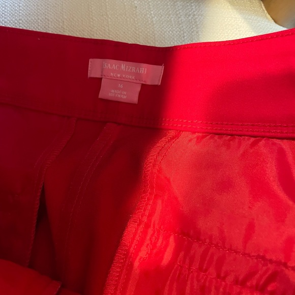 Isaac Mizrahi Scalloped Hem Tailored Shorts 5” Inseam in Red - size 16 - Picture 2 of 3
